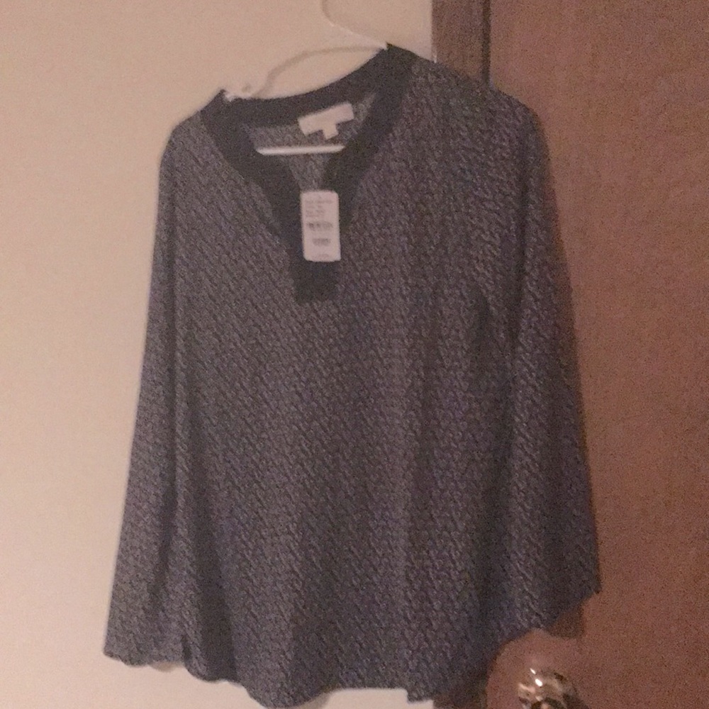 The weekend blouse smooth material and it’s new with tags